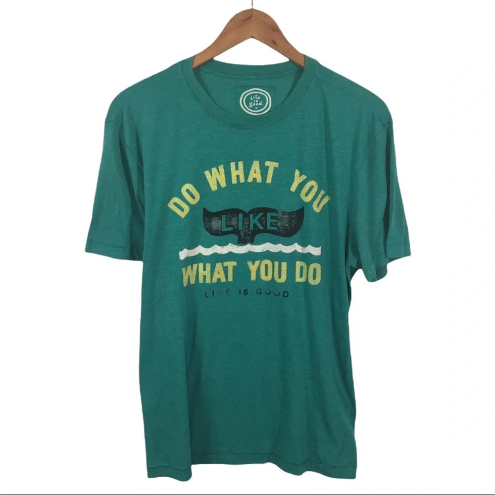TS107 Life is Good Whale Tail Beach T Shirt L